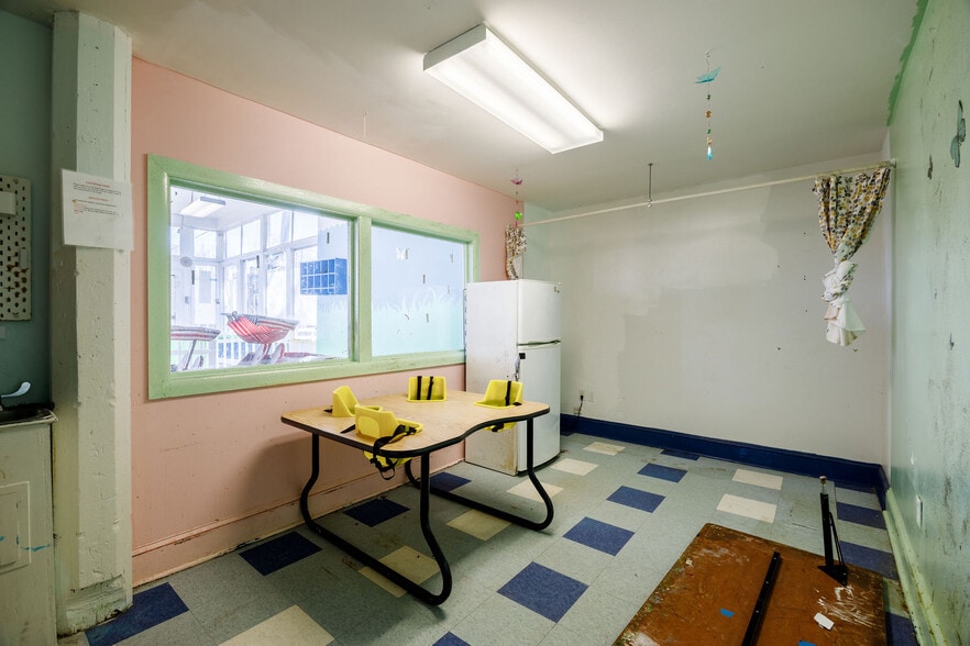 More Photos Of 300 W Clay St, Richmond Storefront Retail Residential For Lease