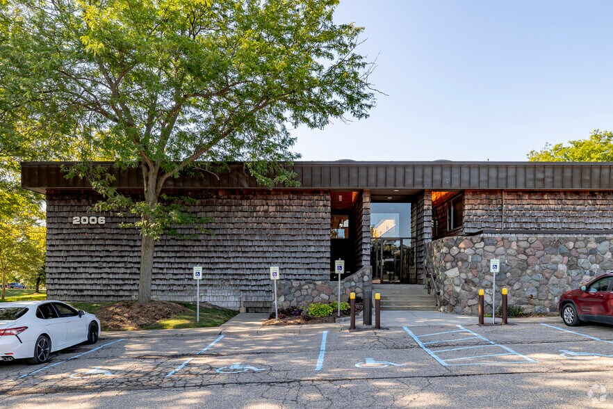More Photos Of 2000 Hogback Rd, Ann Arbor Coworking Space