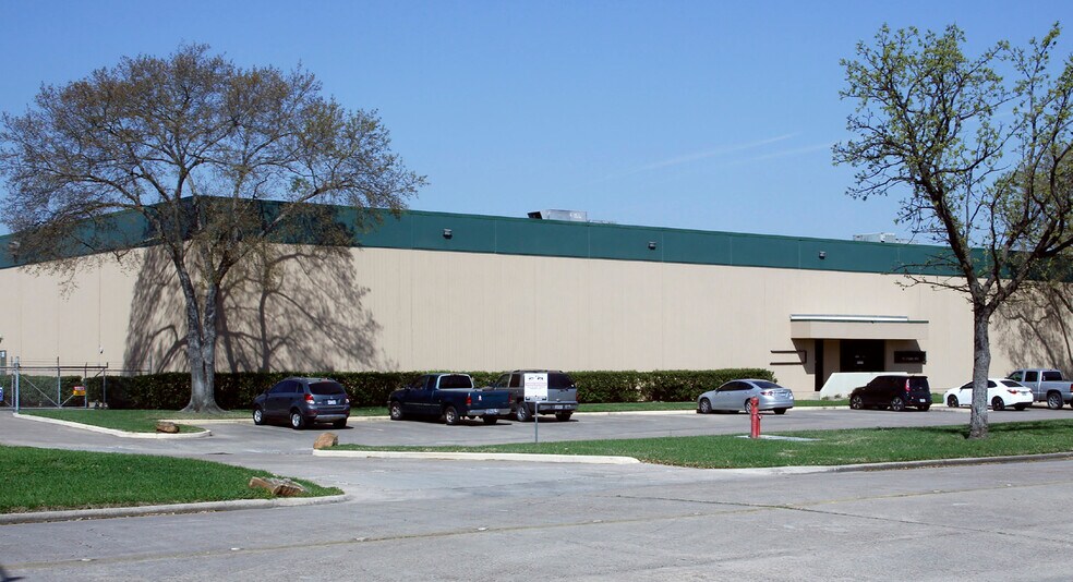 More Photos Of 1751-1765 Stebbins Dr, Houston Truck Terminal For Lease