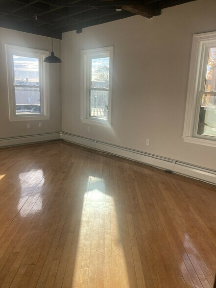 More Photos Of 871 Washington St, Braintree Storefront Retail Office For Lease