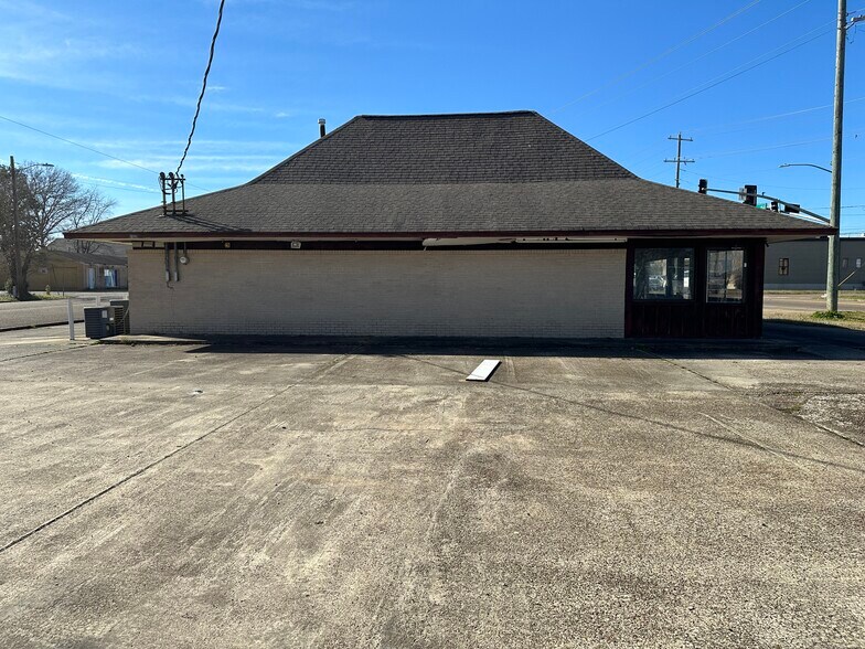 More Photos Of 1900 Main St, Columbus Office For Sale