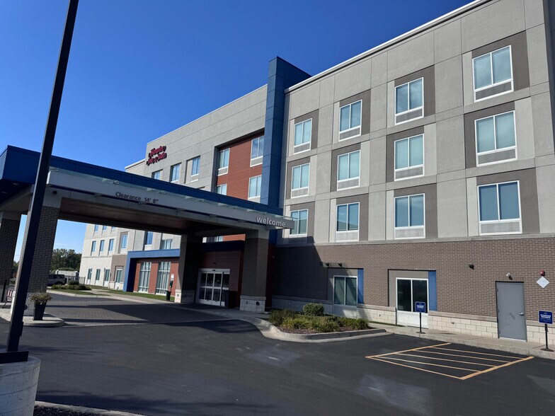 Primary Photo Of 1335 S Main St, Adrian Hotel For Sale