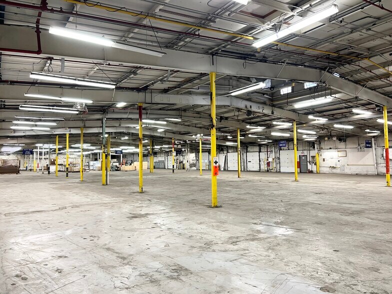 More Photos Of 675 E Allman St, Medford Warehouse For Lease