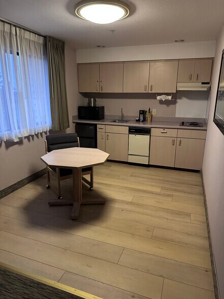 More Photos Of 1609 E Harbor St, Warrenton Hotel For Sale