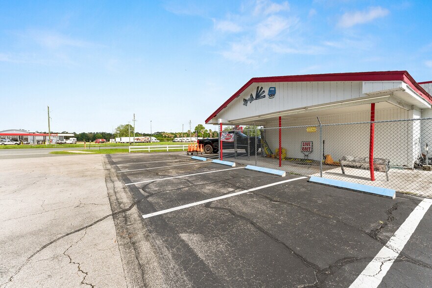 More Photos Of 17313 NE US Highway 301, Waldo Freestanding For Lease