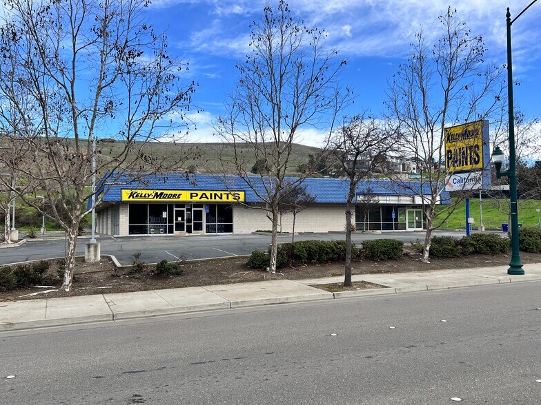 More Photos Of 28722-28728 Mission Blvd, Hayward Freestanding For Lease