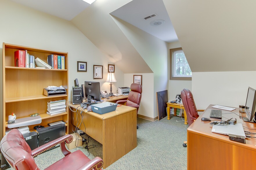 More Photos Of 135 Professional Park Dr, Seneca Healthcare For Lease