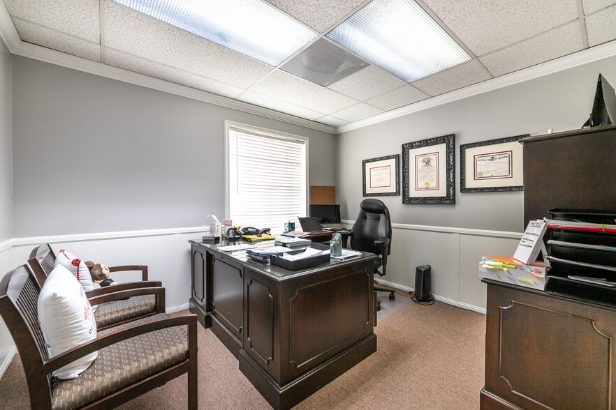 More Photos Of 1913 E 17th St, Santa Ana Office For Sale