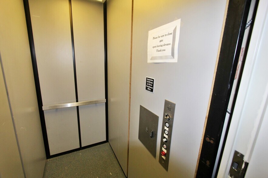 More Photos Of 131 Orchard Park Rd, West Seneca Office For Sale