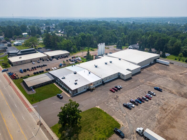 More Photos Of 531 N 8th St, Medford Distribution For Sale