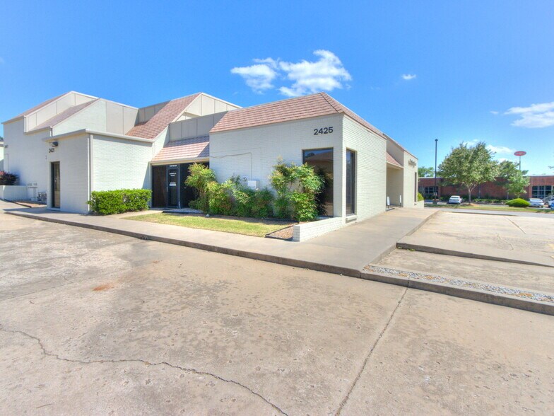 More Photos Of 2425 Wilcox Dr, Norman Office For Sale