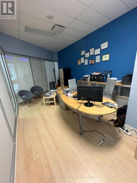 More Photos Of 7163 Yonge St, Markham Apartments For Sale