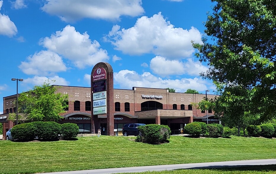 More Photos Of 800 Weatherly Dr, Clarksville Medical For Lease