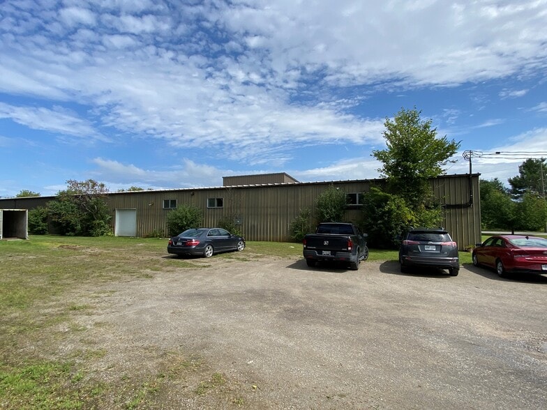 More Photos Of 38 Bruce Cres, Carleton Place Warehouse For Lease