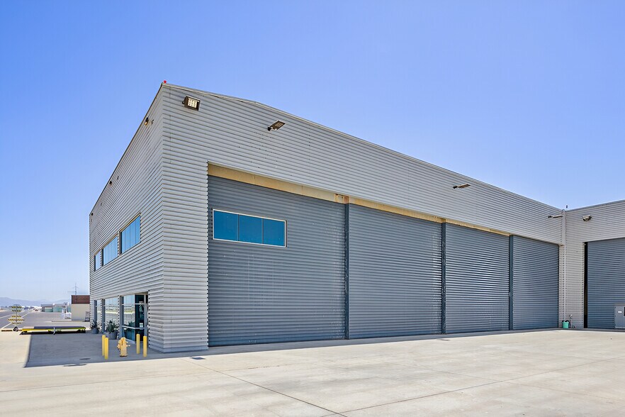 More Photos Of 800 Aviation Dr, Camarillo Airplane Hangar For Sale