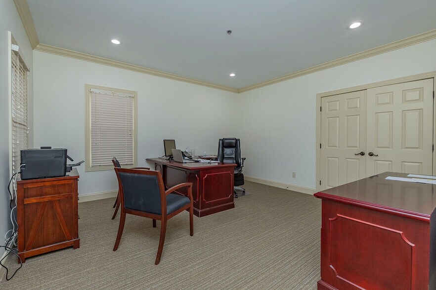More Photos Of 3907 N Elm St, Greensboro Office For Sale