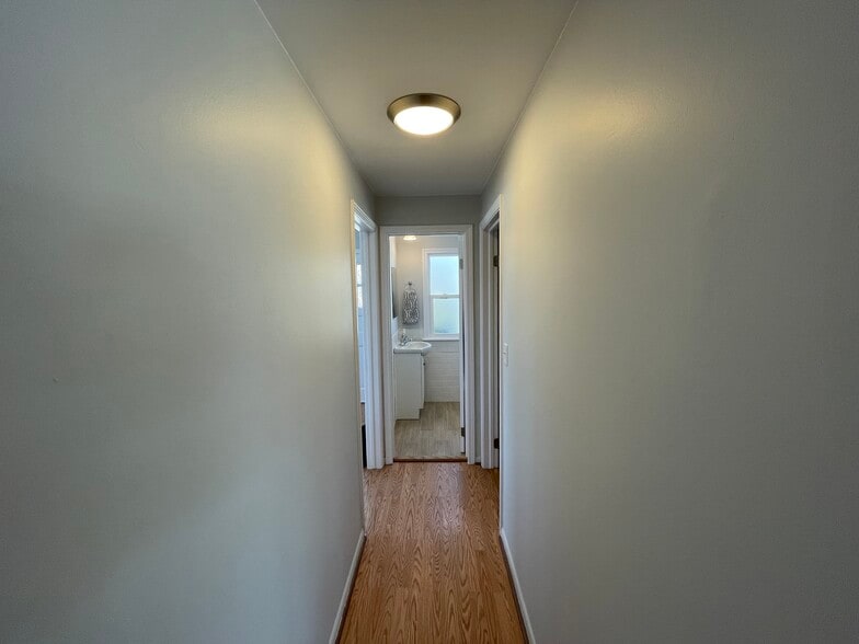 More Photos Of 215 N Waukegan Rd, Lake Bluff Convenience Store For Sale