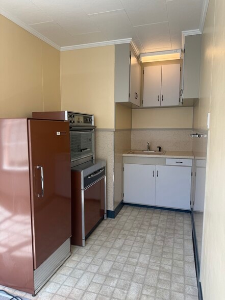 More Photos Of 29 Moss St, San Francisco Warehouse For Sale