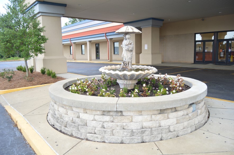 More Photos Of 1300 Sunset Dr, Grenada Medical For Lease