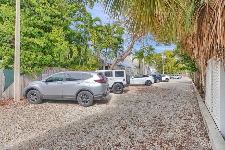 More Photos Of 515-517 Duval St, Key West Storefront Retail Office For Sale