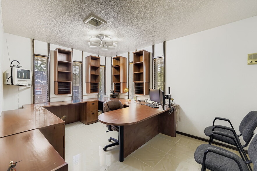 More Photos Of 4219 S Broadway, Englewood Medical For Sale