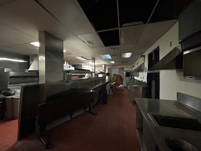 More Photos Of 14B Royal Rd, Flemington Hotel For Lease