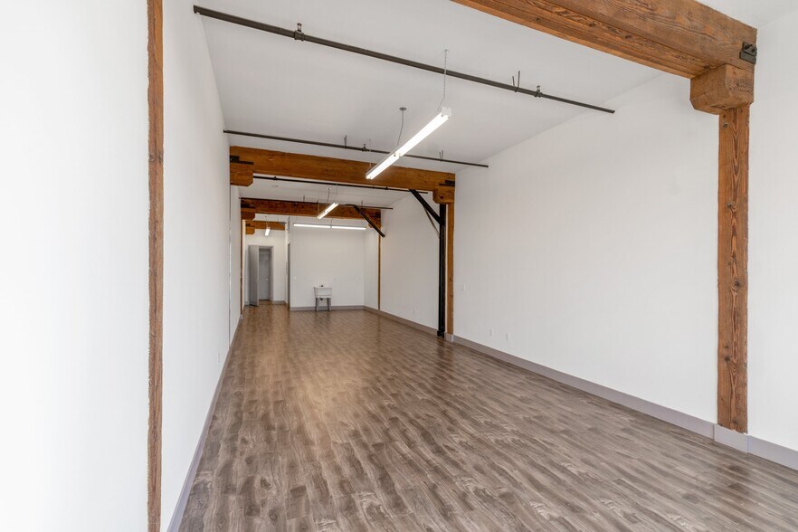 More Photos Of 2079 E 15th St, Los Angeles Flex For Lease