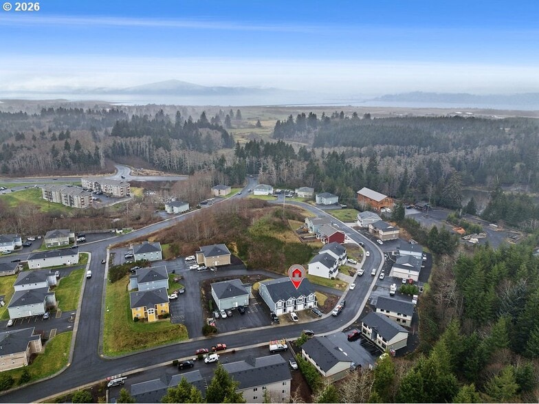 More Photos Of 1524 SE Honeysuckle Loop, Warrenton Apartments For Sale