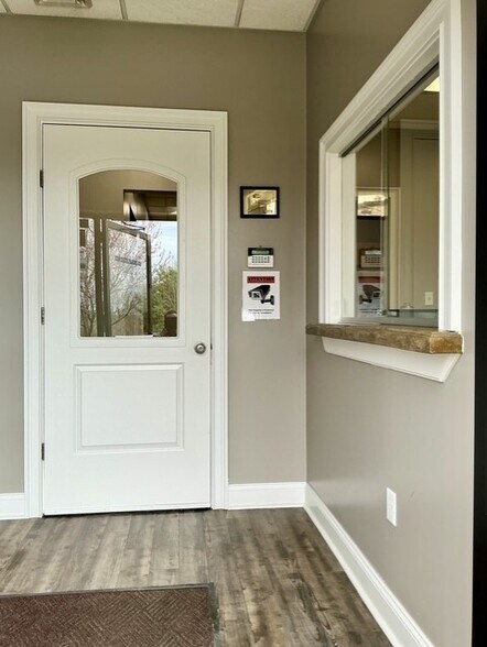 More Photos Of 13 Parkway Dr, Plainfield Warehouse For Lease