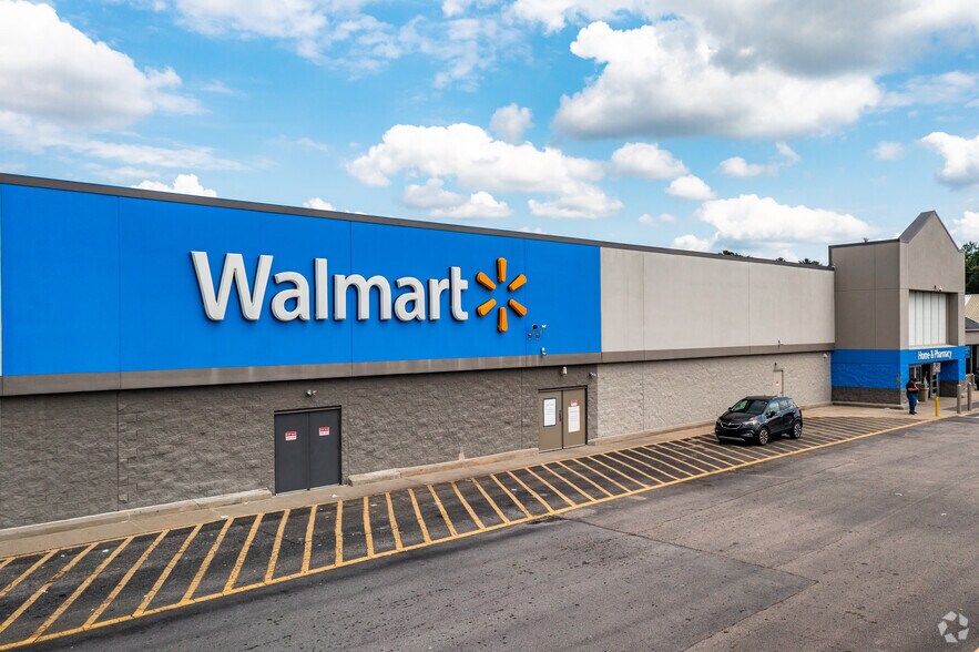 More Photos Of 7048 Highway 85, Riverdale Unknown For Lease