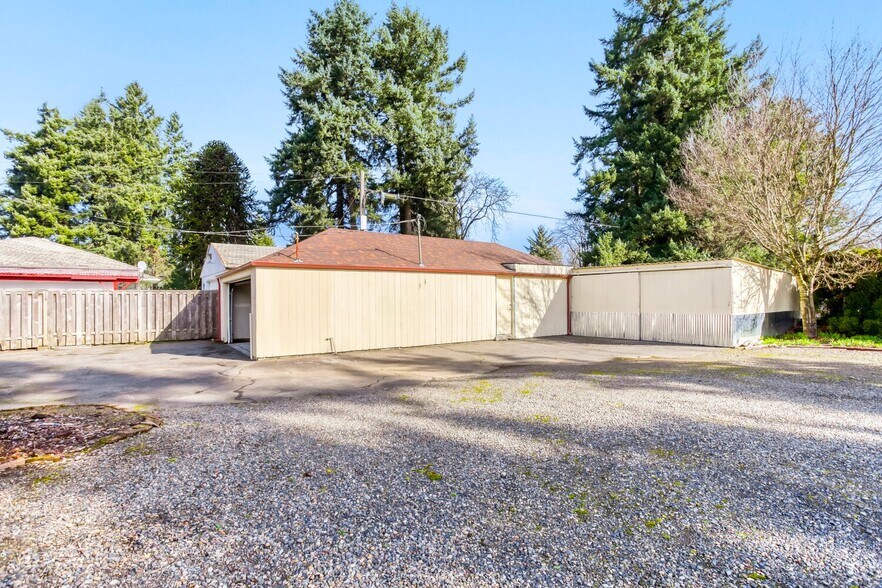 More Photos Of 2020 NE 102nd Ave, Portland Medical For Sale