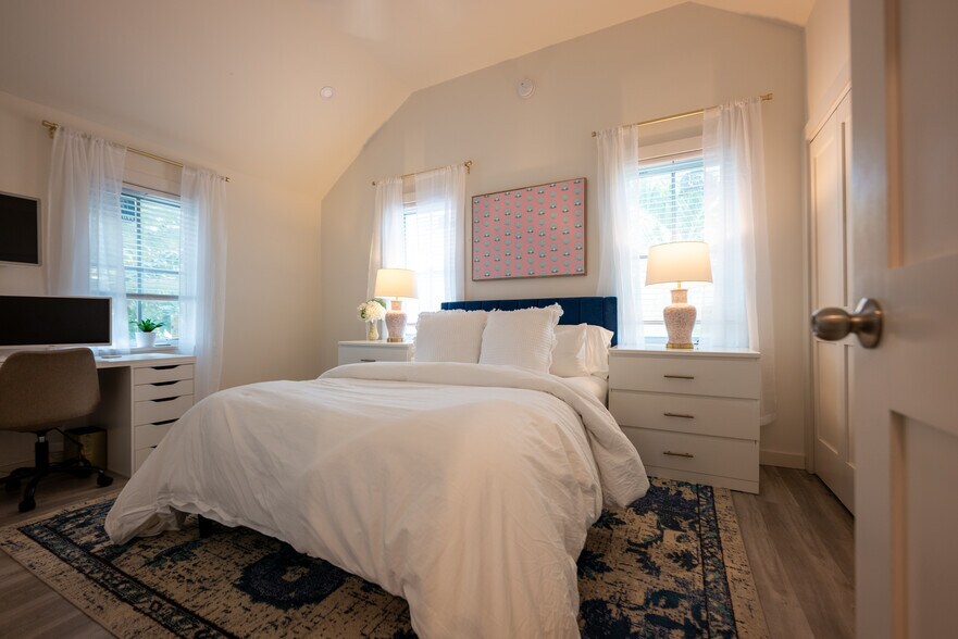 More Photos Of 1028 Truman Ave, Key West Storefront Retail Residential For Sale