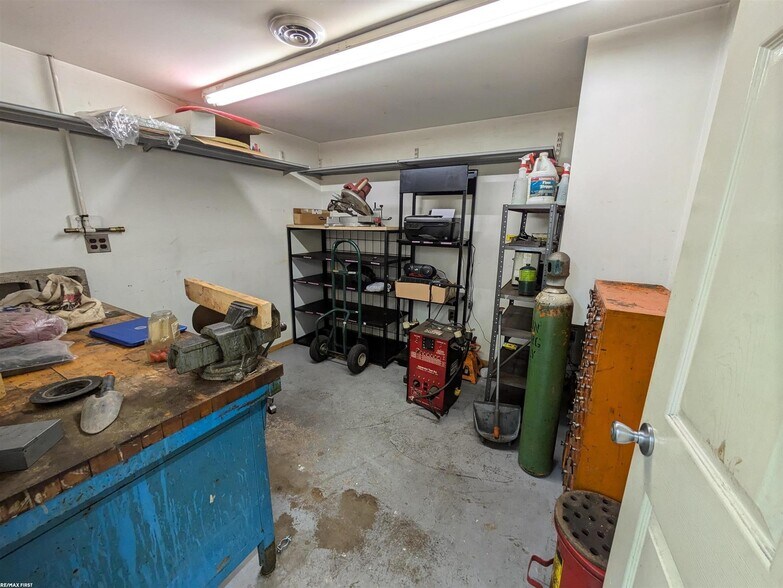 More Photos Of 35850 Utica Rd, Clinton Township General Retail For Sale