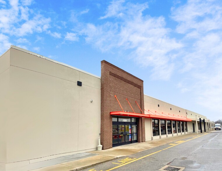 More Photos Of 159-193 S Sandusky St, Delaware Unknown For Lease