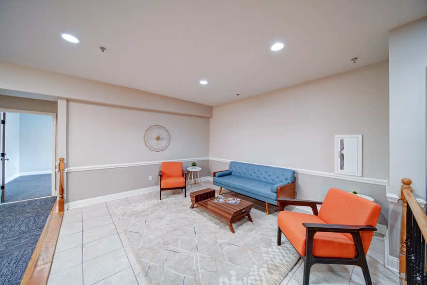 More Photos Of 135 E Main St, Rock Hill Office For Sale