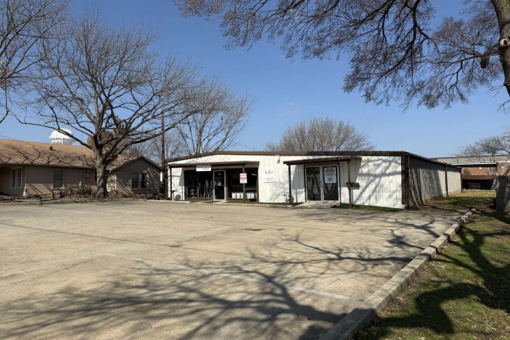 Primary Photo Of 203 E Worth St, Grapevine Office For Lease