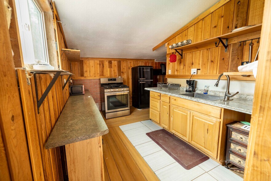 More Photos Of 385 State Route 153, Pateros, WA 98846, USA, Pateros Specialty For Sale