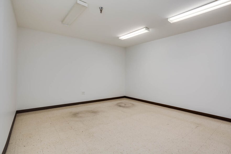 More Photos Of 1140 E Market St, Charlottesville Office For Lease