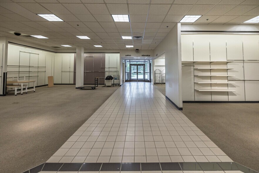 More Photos Of 7 S Tunnel Rd, Asheville Department Store For Sale