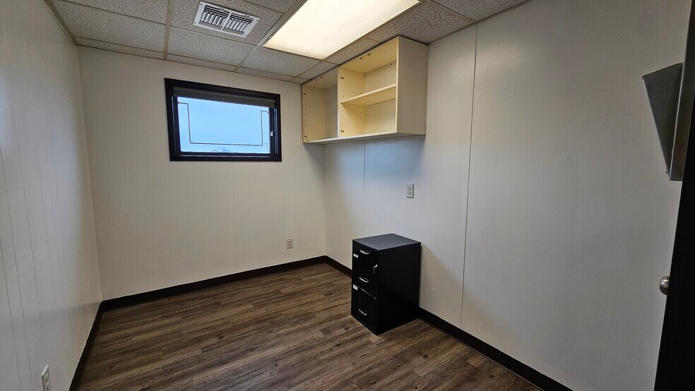 More Photos Of 700 S Main St, Grove Medical For Sale