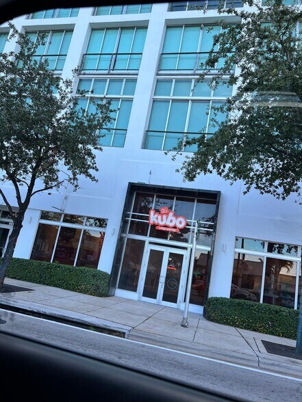 More Photos Of 8101 Biscayne Blvd, Miami Office For Sale