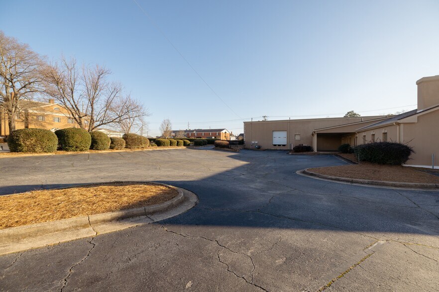 More Photos Of 131 E Church St, Monroe Specialty For Lease