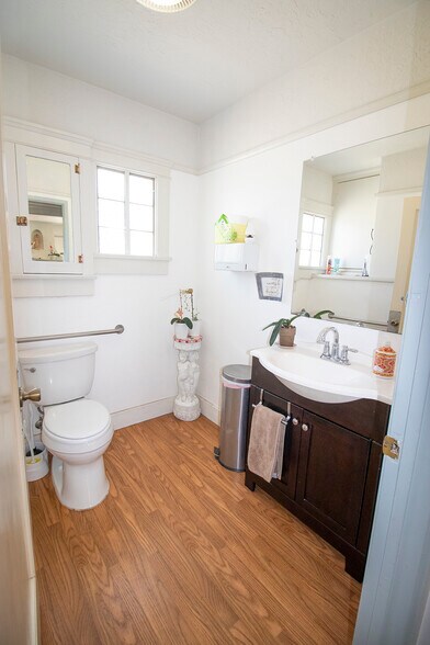 More Photos Of 215 E Fesler St, Santa Maria Storefront For Sale