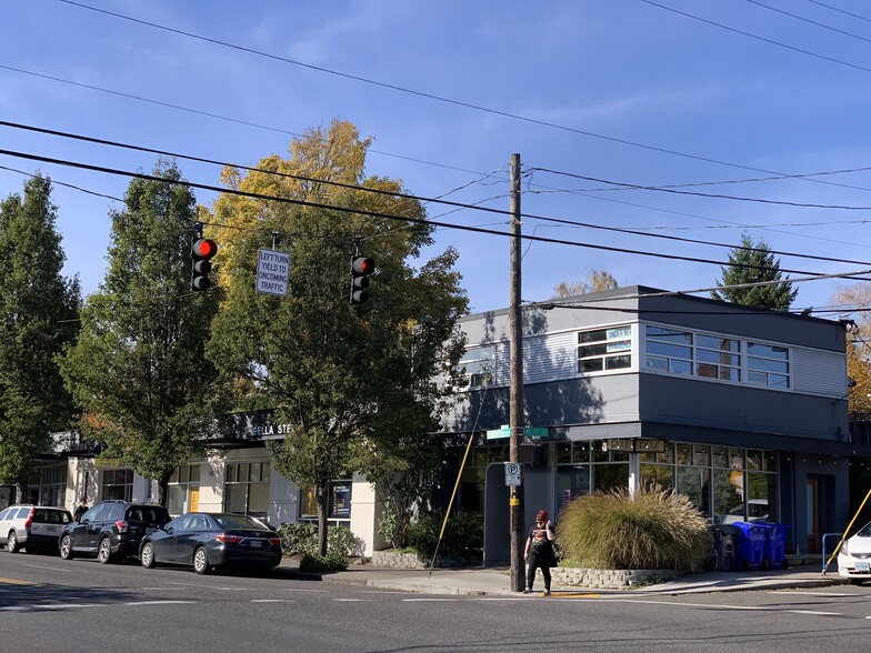 More Photos Of 2725-2729 NE Broadway St, Portland Storefront For Lease