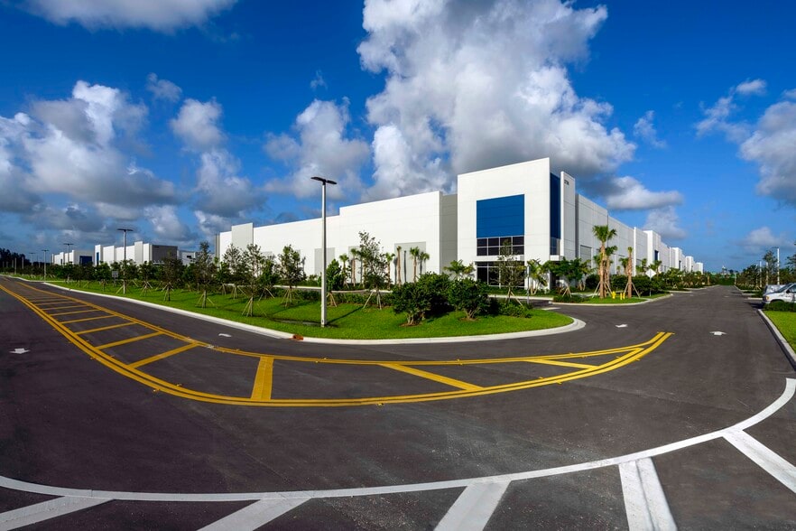 More Photos Of 2700 Bridge Way, Davie Unknown For Lease