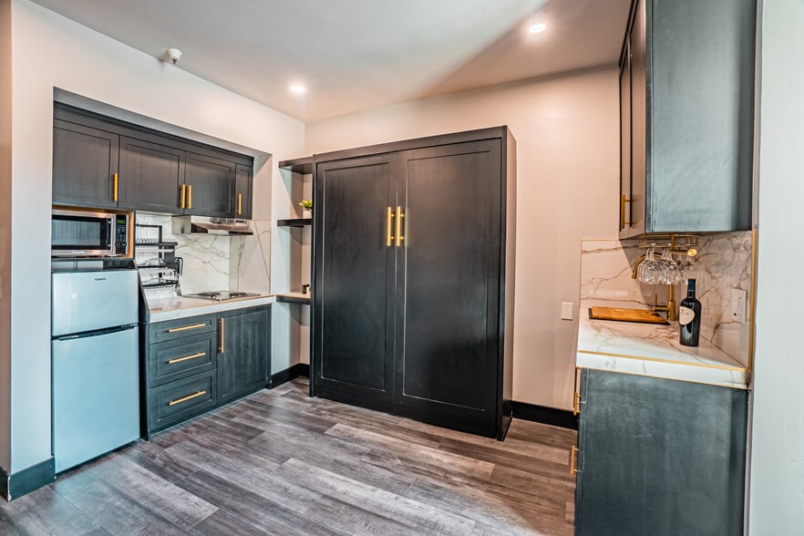 More Photos Of 401-421 E St, San Diego Storefront Retail Office For Sale