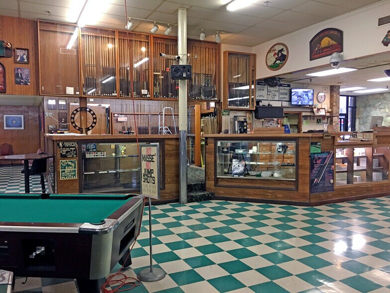 More Photos Of 1940 S Oliver St, Wichita Freestanding For Sale