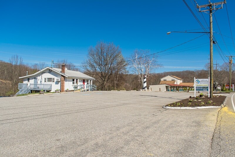 More Photos Of 156 Route 66 E, Columbia Restaurant For Sale