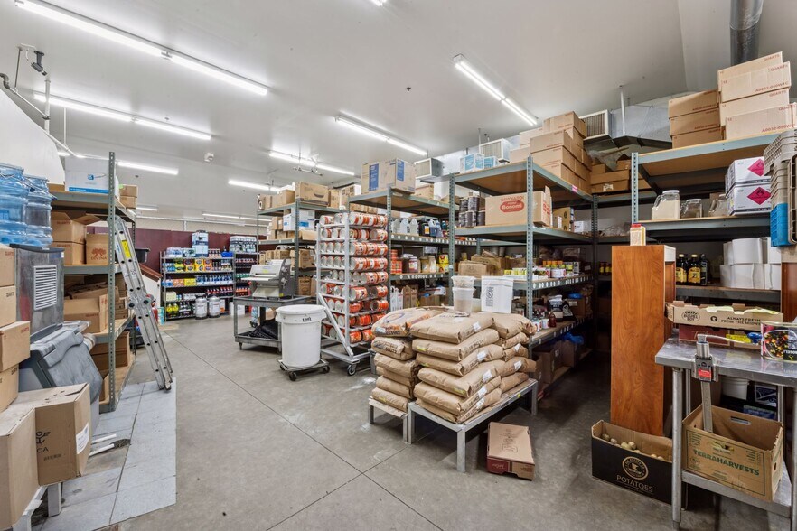 More Photos Of 981 Sibley Memorial Hwy, Lilydale Restaurant For Sale