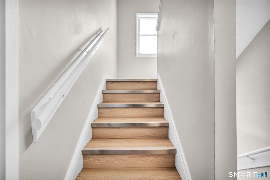 More Photos Of 40 Briarwood Ln, Branford Apartments For Sale